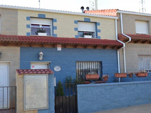 Casa en venta en Allueva, Aragón