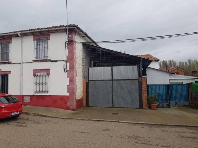 Casa en venta en Villasinta de Torío, Villaquilambre