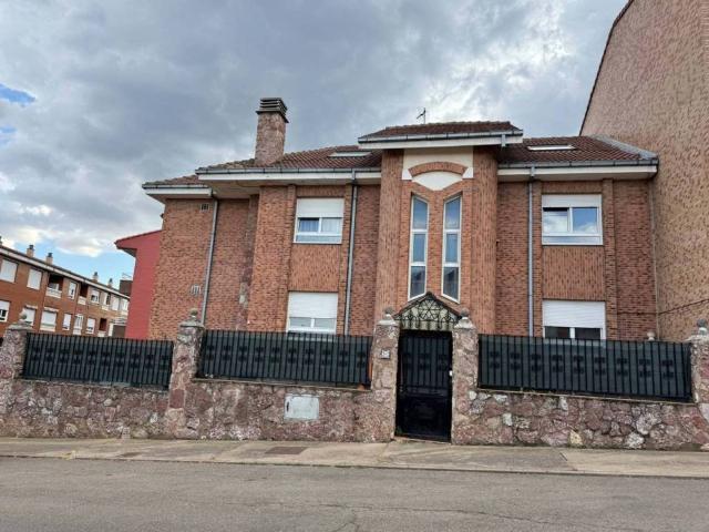 Casa en venta en Villaquilambre, Castilla y León