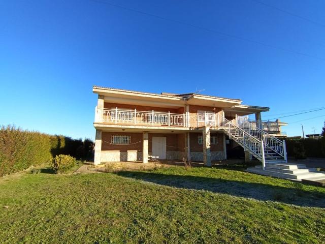 Casa en venta en Navatejera, Villaquilambre