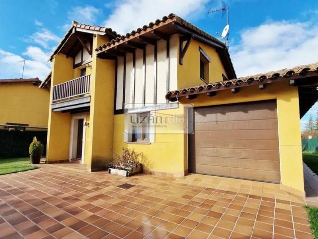 Casa en venta en Navatejera, Villaquilambre