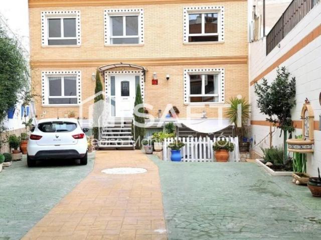 Casa en venta en l'Alt Vinalopó / El Alto Vinalopó, Valencia