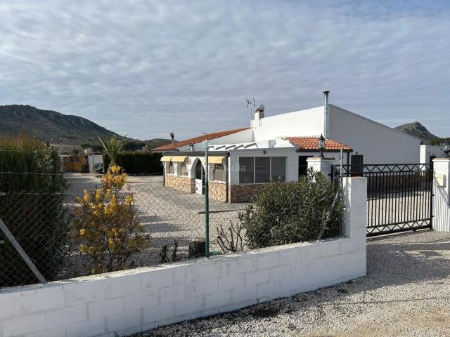 Casa en venta en l'Alt Vinalopó / El Alto Vinalopó, Valencia