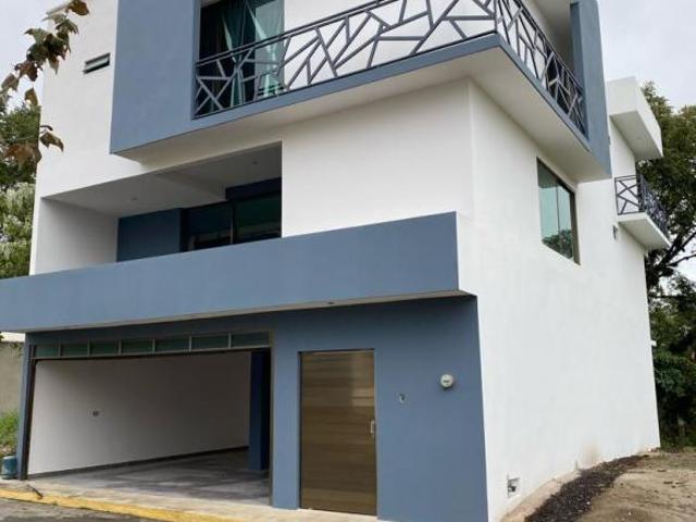 CASA EN VENTA EN XALAPA EN FRACCIONAMIENTO MORADA DE QUETZAL