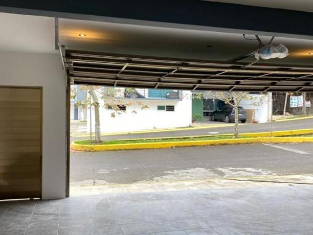 CASA EN VENTA EN XALAPA EN FRACCIONAMIENTO MORADA DE QUETZAL