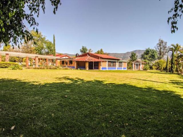 Casa en venta en Zumpahuacan con alberca