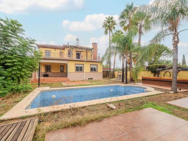 Casa en venta en Umbrete, Andalucía