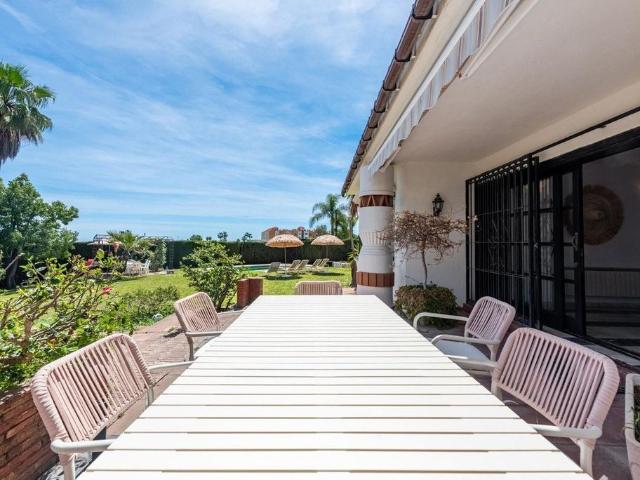 Casa en venta en Barriada Islas Canarias, Costa del Sol Occidental