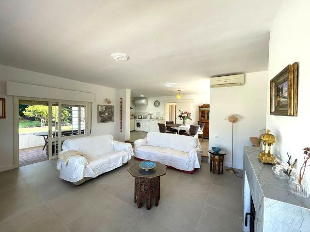 Casa en venta en Barriada Islas Canarias, Costa del Sol Occidental