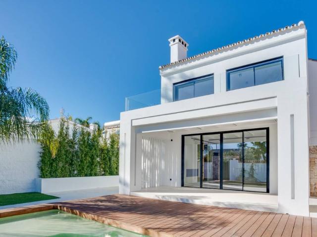 Casa en venta en Barriada Islas Canarias, Costa del Sol Occidental