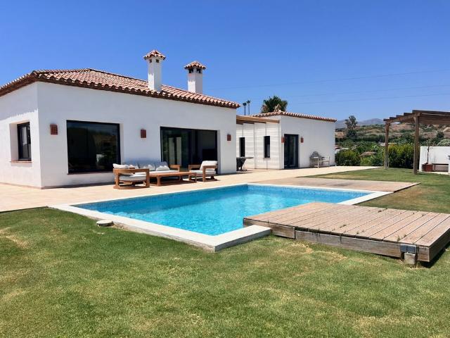 Casa en venta en Barriada Islas Canarias, Estepona