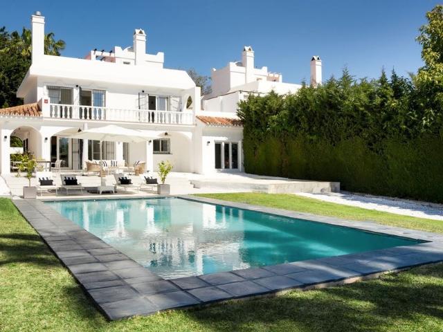 Casa en venta en Barriada Islas Canarias, Costa del Sol Occidental