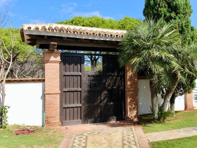 Casa en venta en Barriada Islas Canarias, Costa del Sol Occidental