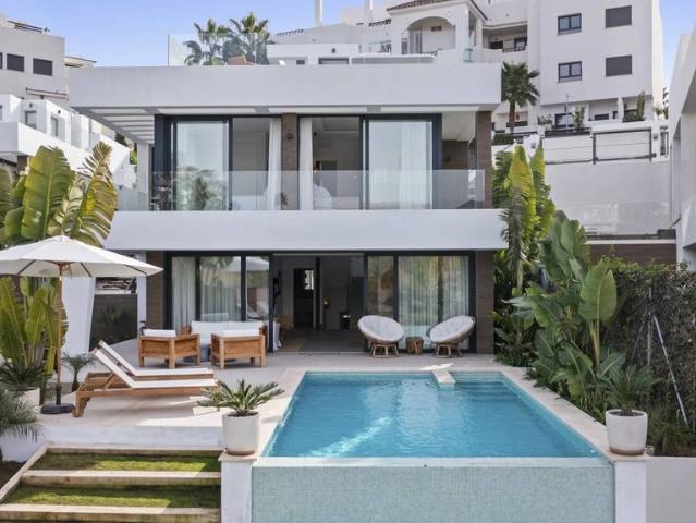 Casa en venta en Barriada Islas Canarias, Costa del Sol Occidental