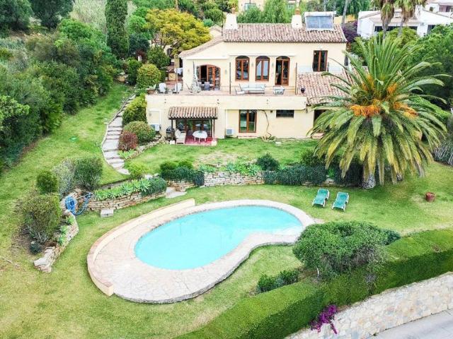 Casa en venta en Barriada Islas Canarias, Costa del Sol Occidental