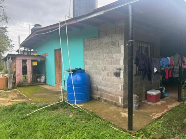 Casa en venta frente a la vía principal en playa santa catalina, veraguas