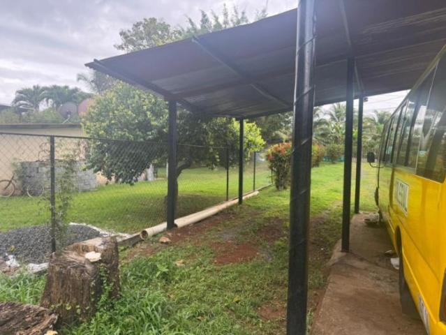 Casa en venta frente a la vía principal en playa santa catalina, veraguas