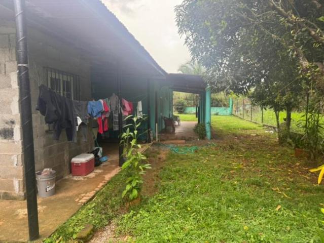 Casa en venta frente a la vía principal en playa santa catalina, veraguas