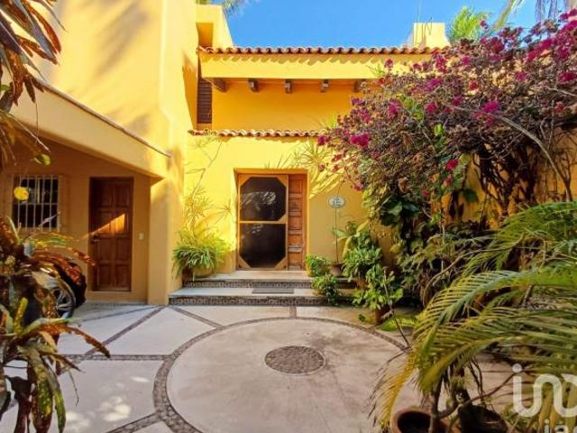 Casa en Venta frente al mar en Club Santiago, Manzanillo, Colima