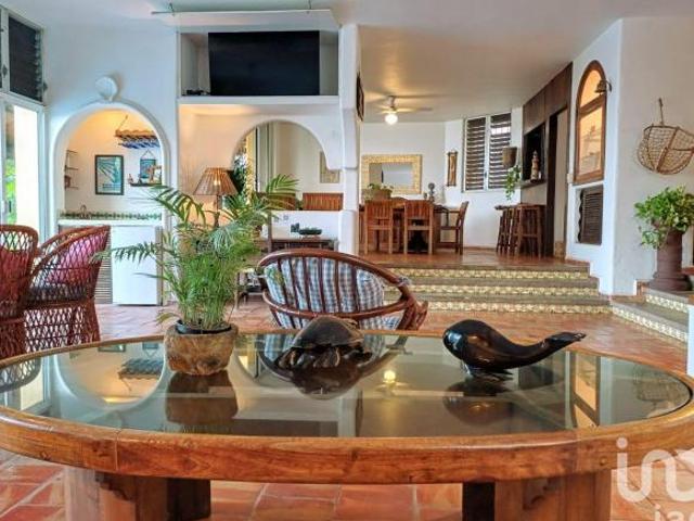 Casa en Venta frente al mar en Club Santiago, Manzanillo, Colima