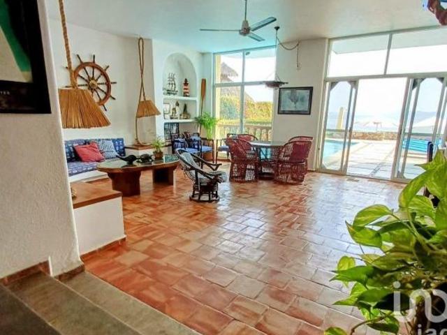 Casa en Venta frente al mar en Club Santiago, Manzanillo, Colima