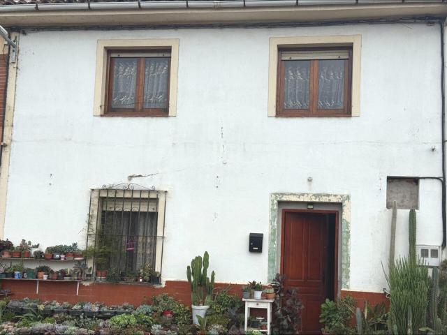 Chalet en venta en Cabruñana, Grau / Grado