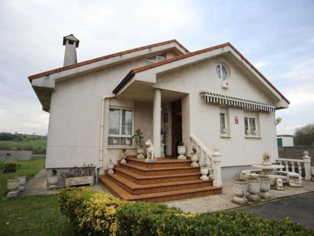 Casa en venta en Hinojedo, Suances