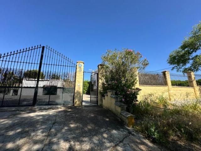 Casa en venta en Los Algarbes, La Carlota