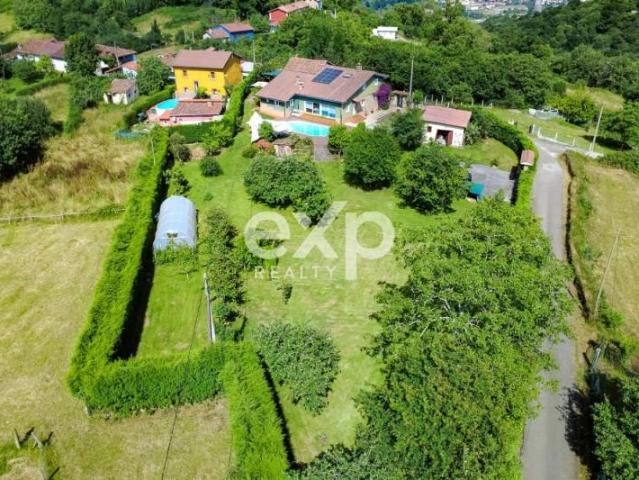 Casa en venta en Santianes, Langreo