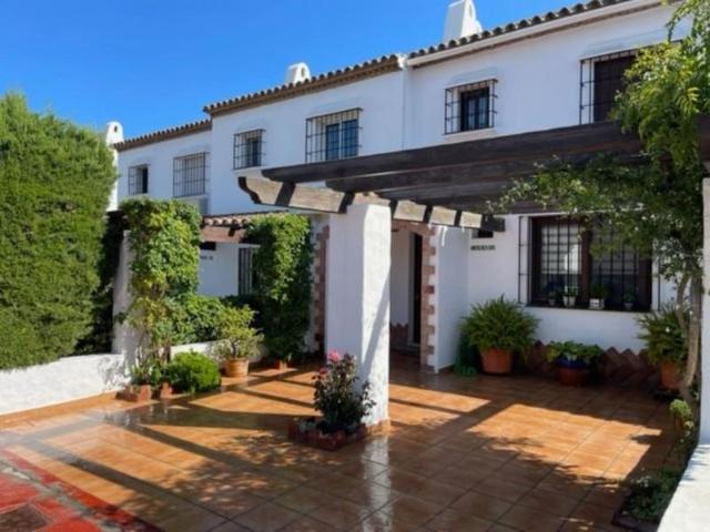 Casa en venta en Castillo de la Duquesa, Costa del Sol Occidental