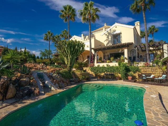 Casa en venta en Castillo de la Duquesa, Costa del Sol Occidental