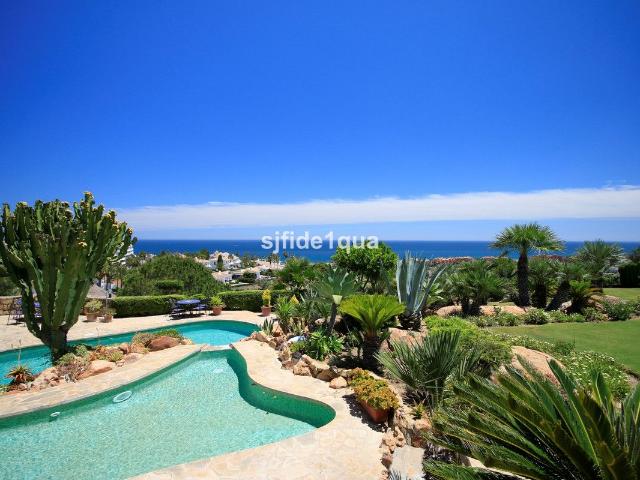 Casa en venta en Castillo de la Duquesa, Costa del Sol Occidental