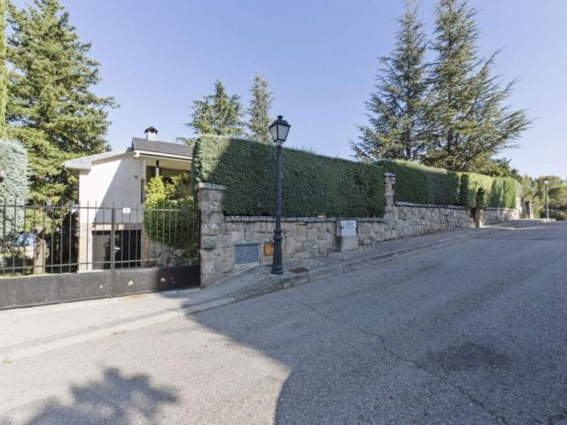Casa en venta en Manzanares El Real, Urbanización El Yelmo