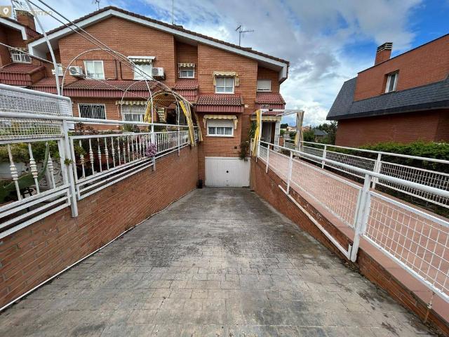 Chalet en venta en Parque Coimbra, Móstoles