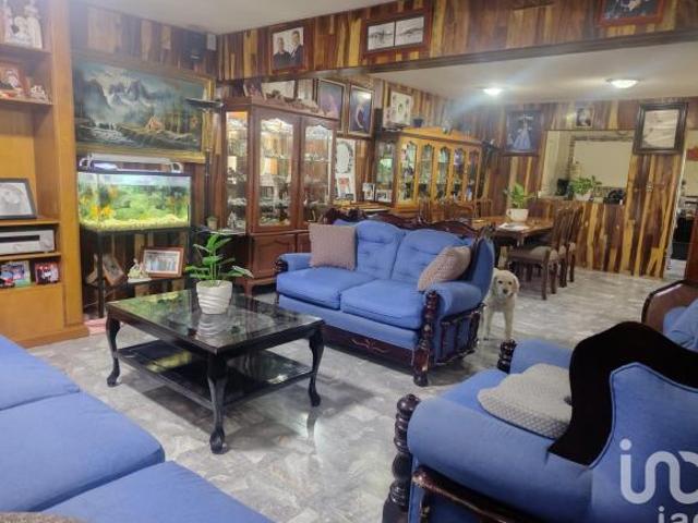 Casa en venta en Nezahualcóyotl, Estado de México