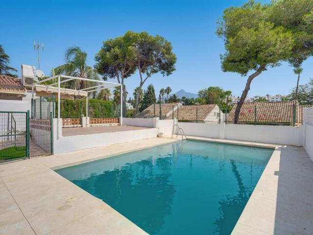 Casa en venta en Nueva Andalucía, Costa del Sol Occidental