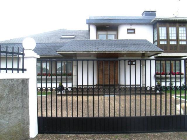 Casa en venta en Oleiros, A Coruña