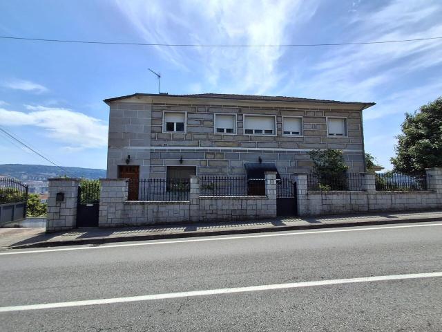 Chalet en venta en O Castelo, Ourense