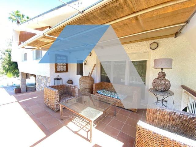 Casa en venta en Urbanització Lloma Badá, Petrer