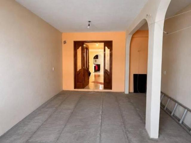 Casa en venta en San Antonio La Isla, Estado de México