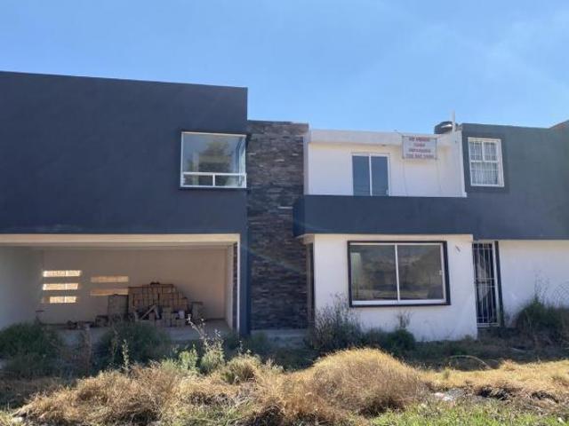 Casa en venta en San Antonio La Isla, Estado de México