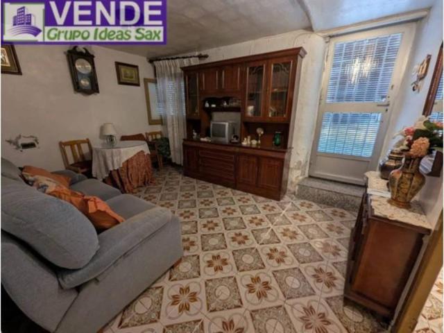 Casa en venta en María Moliner, l'Alt Vinalopó / El Alto Vinalopó