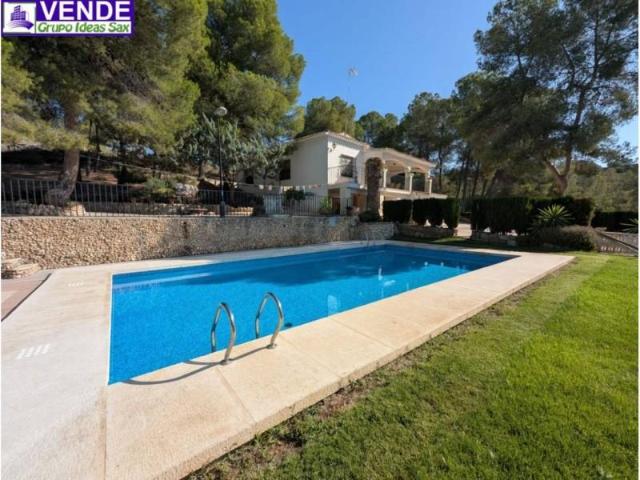 Casa en venta en l'Alt Vinalopó / El Alto Vinalopó, Valencia