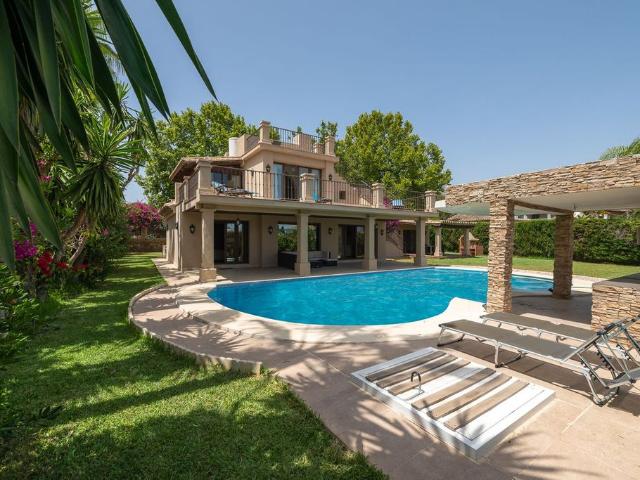 Casa en venta en El Vicario, Marbella