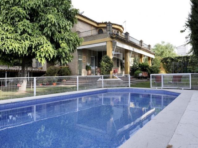 Casa en venta en Tomares, Andalucía