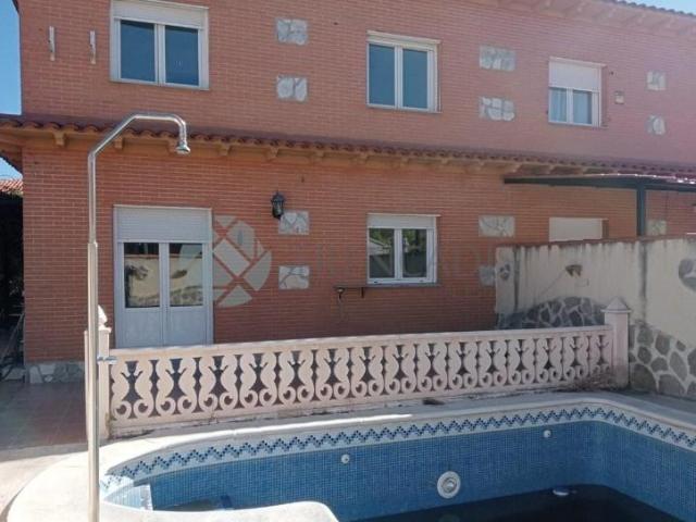 Casa en venta en Casarrubuelos, Madrid