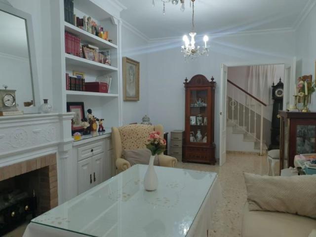 Casa en venta en Utrera, Andalucía