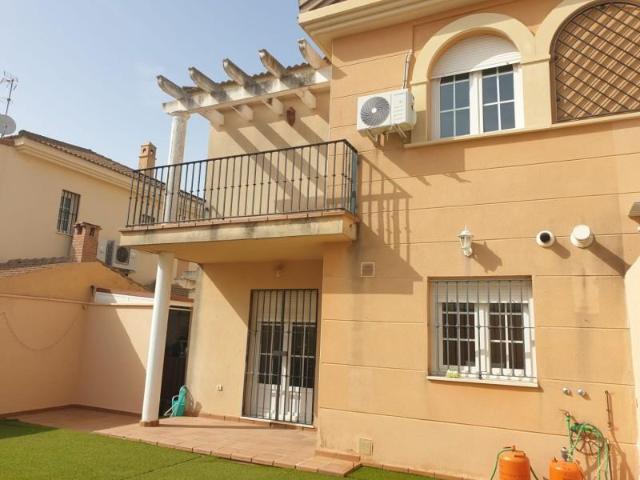 Casa en venta en Utrera, Andalucía