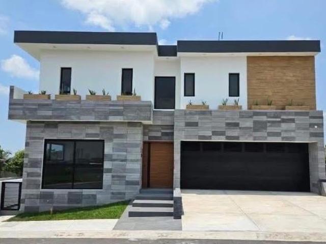 Casa en Villa Coral