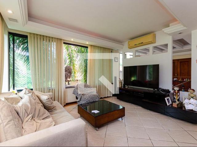 Casa aluguel em Região Geográfica Imediata do Rio de Janeiro, Região Metropolitana do Rio de Janeiro